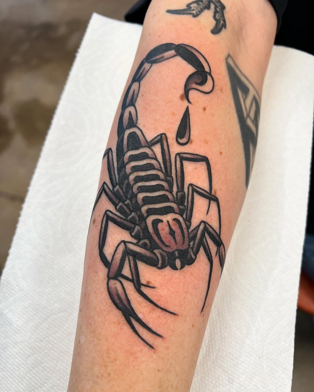 Thanks Estin! 

#scorpiontattoo #traditionaltattoo #blackandgreytattoo #enjoytattoos #losangeles #deathcloak