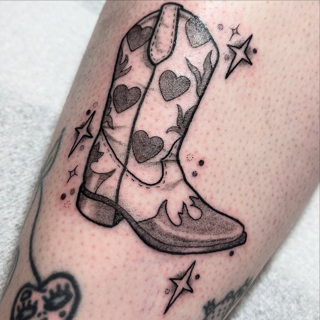 One from my flash, thanks Shannagh & happy birthday! Some of my flash is repeatable but I will colour /:shade it uniquely with every tattoo, please email me for enquiries the link is in my bio ✨

#cowboyboot#cowboyboottattoo#cowboytattoo#cowgirltattoo#hearttattoo#girlytattoo#flashtattoo#femaletattooartist#leicester#leicestertattoo#leicestertattooartist#uktattoo#westerntattoo