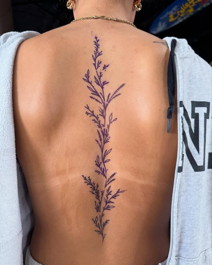 Spine vine + healed co-star 🍃 
.
.
Call 321-799-9776 to book 📖 
#cocoabeach #floridatattooartist #ink #tattooart #vines #linework #bodyart #blackink #cocoabeachtattoo