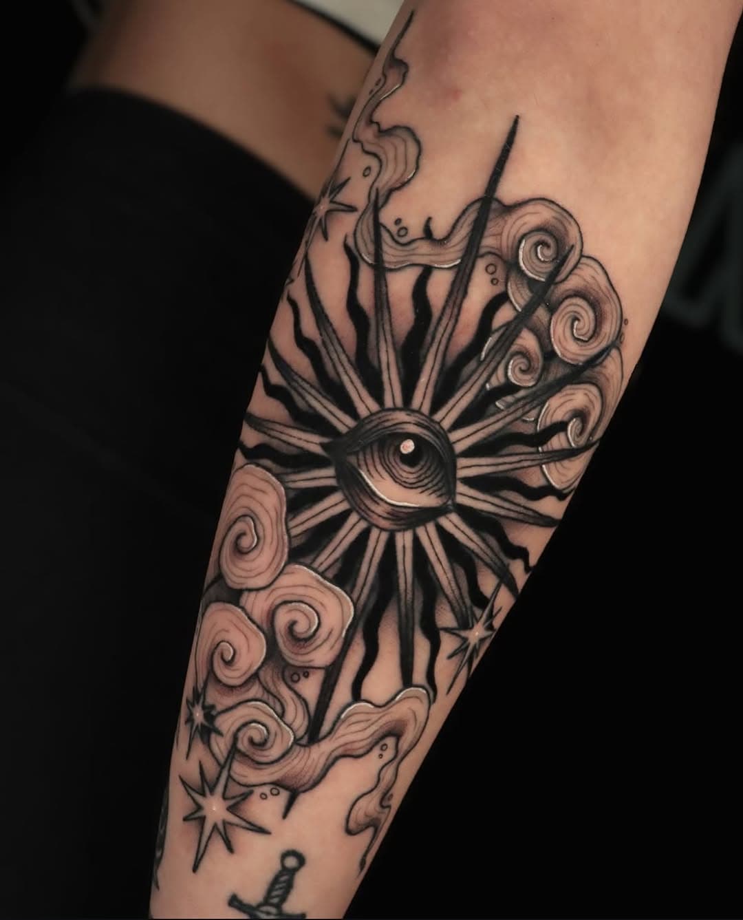 Artist: @jeffreindeltattoos 

#neotraditionaltattoo
#neotraditional
#traditionaltattoo #illustrative #l
#lasvegastattooartist #lasvegastattoo #lasvegastattooers
#blackworktattoo 
#vegastattooartist #lasvegastattooshop #relicbodyarts