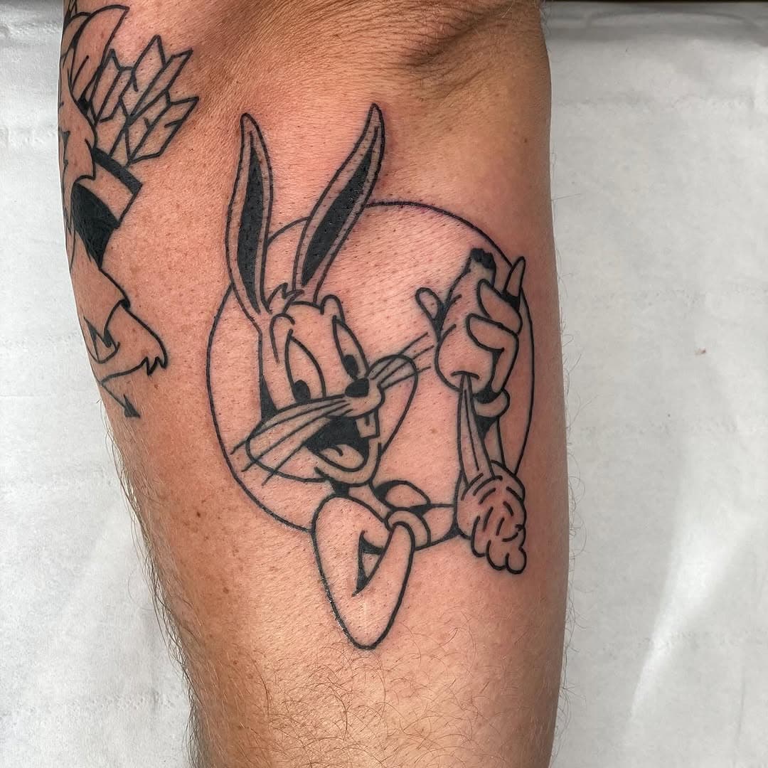 Cartoons 🙌 

Done @halunken_tattoo 

#tattoo #halunken #hlnkn #philsl500 #cartoons #cartoontattoo #bugsbunnytattoo #robinhooddisney #linework #bielefeld