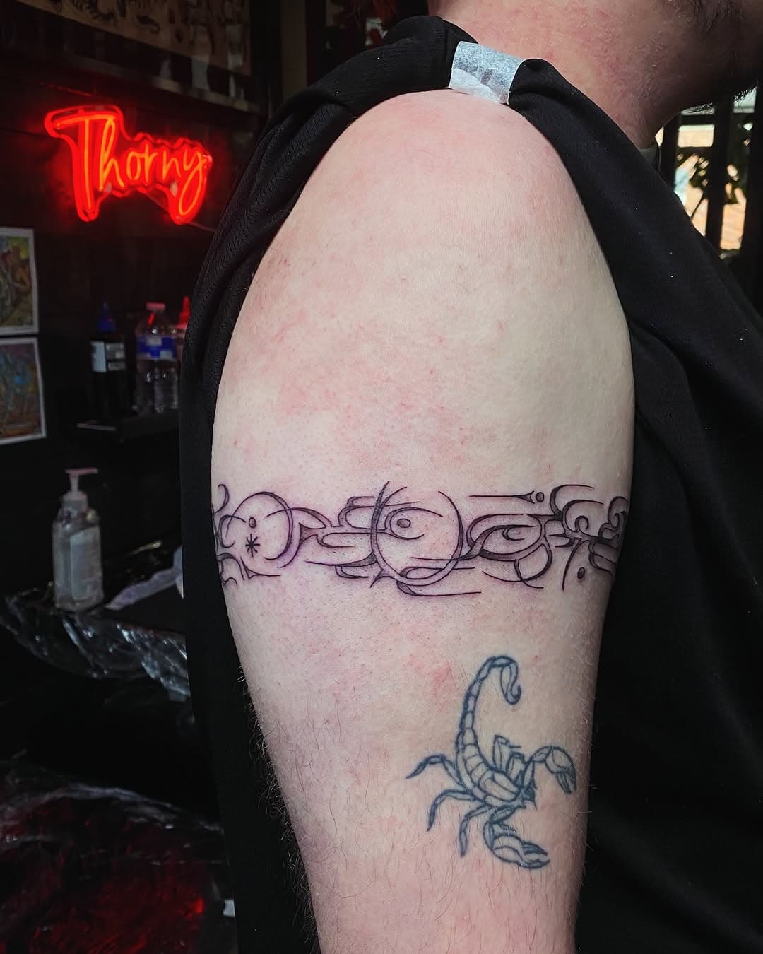 Space age cyber pattern band 

Dm for bookings and enquiries 

#tattoo #tattooer #tattoos #tattooart #tattooideas #tattoolove #balckworktattoo #tattoopattern #space #spaceart #siber #cool #chester #chestertattoo #chesteruniversity #chesterlife #linework #ilneworktattoo #fineline #finelinetattoo #art #illustration #love