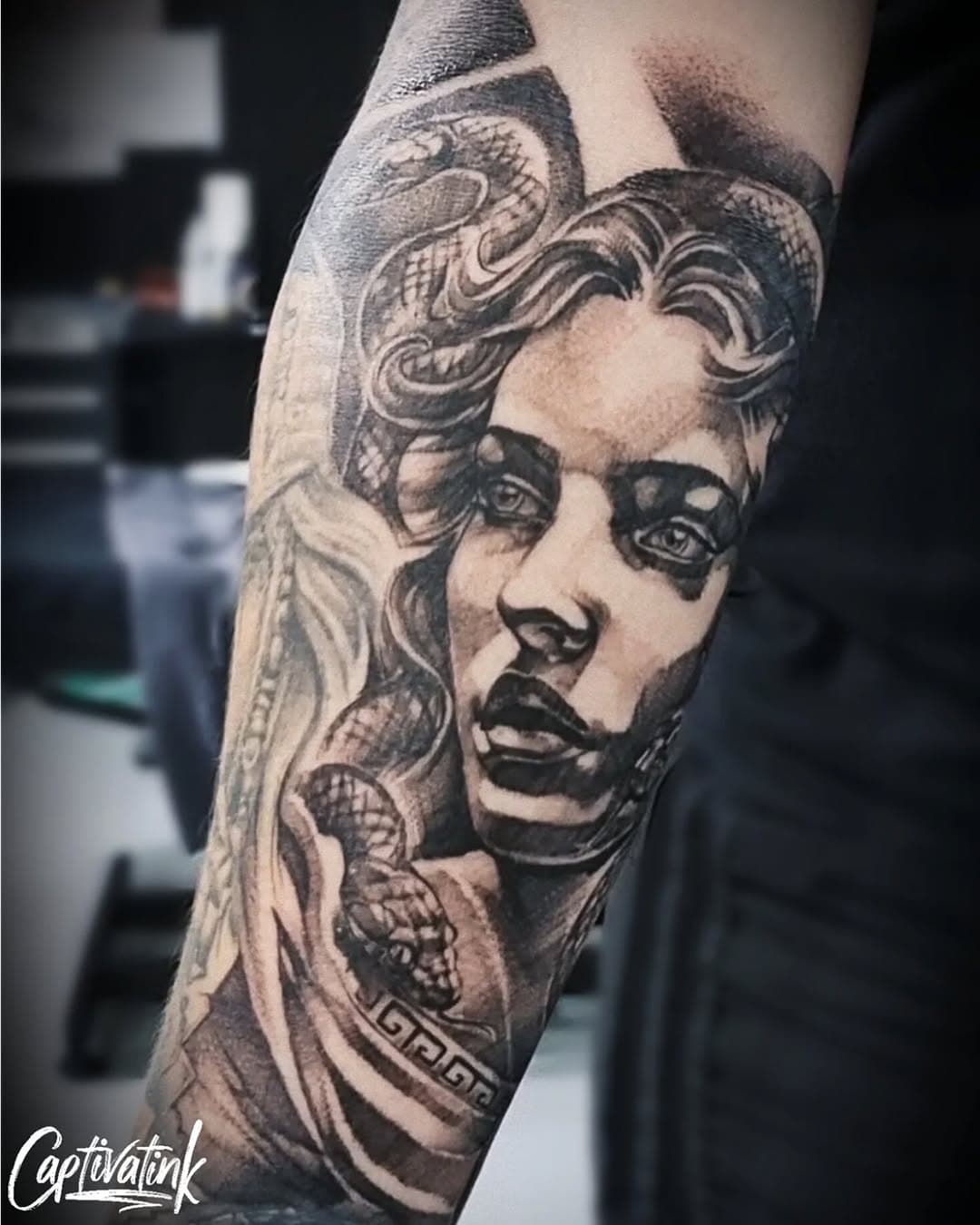 Medusa 🌟 

New addition to this Greek Mythology sleeve.

#shaycaptivatink #greekmythology #medusa #artworkinspired #earthwithoutartiseh #Perthartist #tattooidea #tattoosocial #tattoo #tattooartist #art #stippletattoo