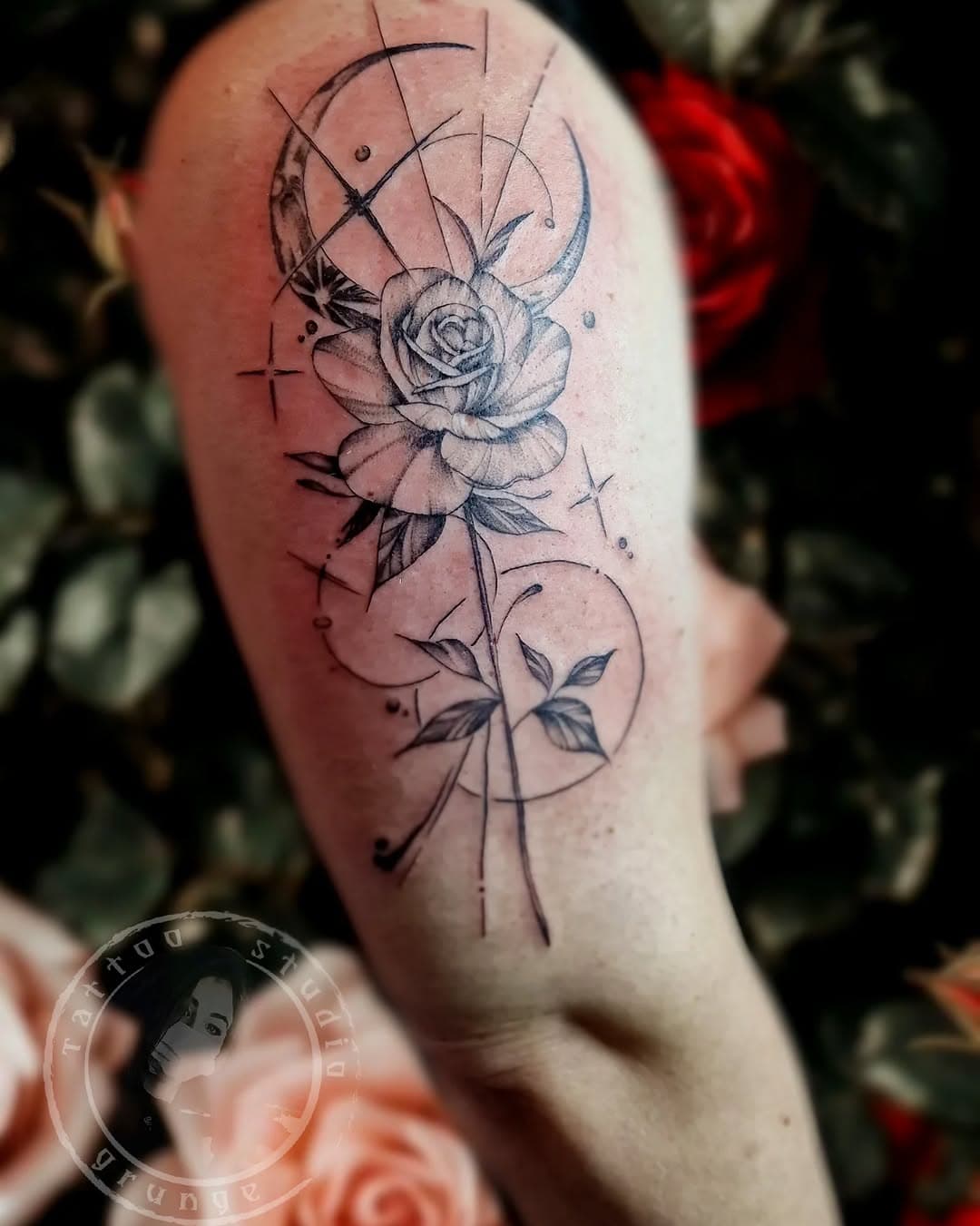 #tattoo_studio_grunge #tattookwadron #tattooschmetterling #tattoopegasus #tattoobadmergentheim #tattooschriftzug #tattooblumen
