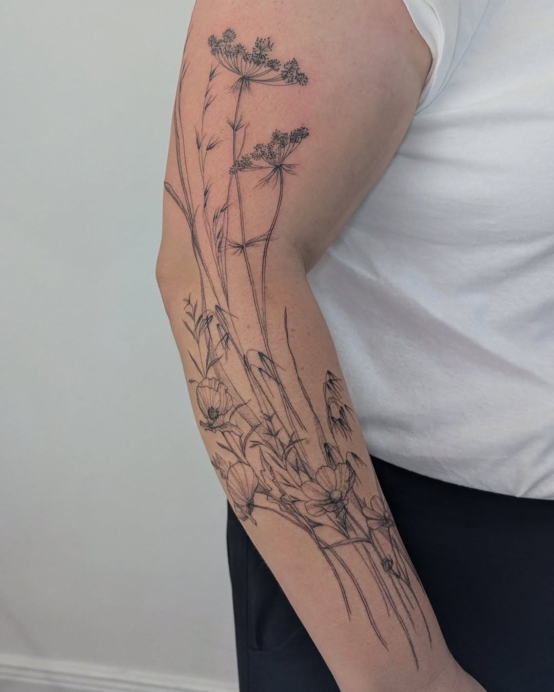 first session for susanne. she wanted her arm full of flowers and grasses, love those projects 💘 thank you so much!

done at @studiopvssywillow // 𝖆𝖑𝖑 𝖇𝖔𝖉𝖎𝖊𝖘 𝖆𝖓𝖉 𝖆𝖑𝖑 𝖘𝖐𝖎𝖓 𝖙𝖔𝖓𝖊𝖘 𝖆𝖗𝖊 𝖜𝖊𝖑𝖈𝖔𝖒𝖊

#finelinetattoo #tattooinspiration #flowertattoos #tattoolove #foryou #wildflower #wildflowertattoo