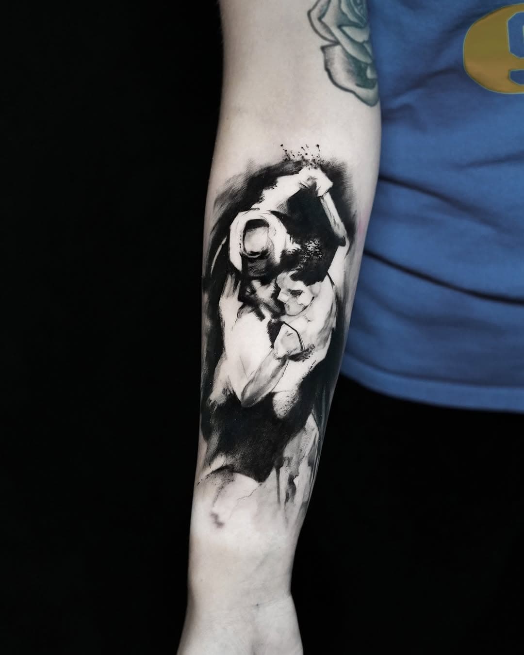 Tango dancers tattoo by @cinarts 
.
.
.
Come see us for an original, one of a kind tattoo! Book now through our website at paintedsoularts.com ✨
.
.
.
#njtattoos #njtattooartist #njtattooshops #nyctattoo #nyctattooartist #nyctattooshop #patattoo #cttattoo #montclairnj #montclaircenter #montclairstateuniversity #tango #tangodancers #abstracttattoo #montclairtattoo #brushstroketattoo #blackworktattoo #forearmtattoo #smallbusiness #tattooinspiration #eleganttattoo #ink #tattoos