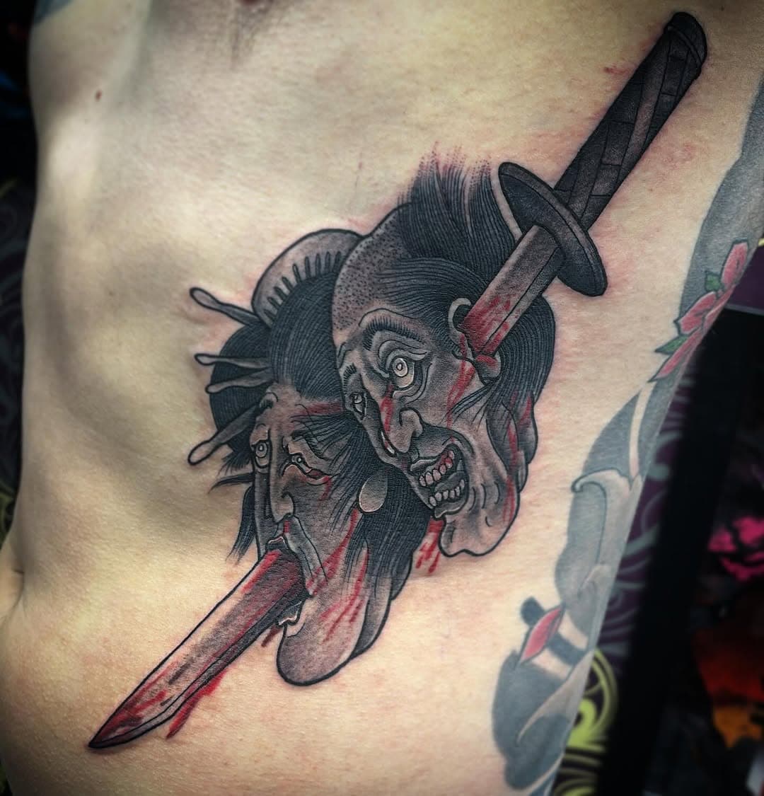 Severed heads on the ribs done on @stegoulddd thanks again mate. I’ll draw more designs of severed heads and hopefully do some in colour 🥹🙏🏼 #severed #head #headtattoo #blackandgreytattoo #siamese13 #blood #tattoo #art