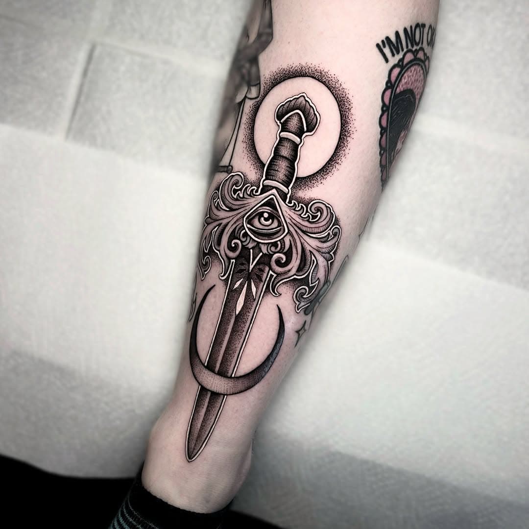 Dagger from today 🗡️ 

Made using @whitfieldstattooco and @killerinktattoo supplies 

#daggertattoo #shintattoo #blackwork #dotwork #blackandgreytattoos #tattoo #tattoos