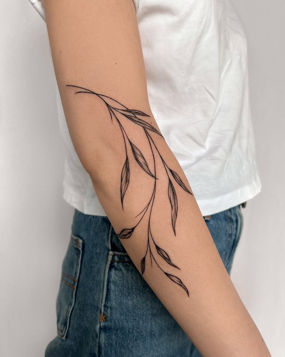 a leafy branch for the beautiful Helen 🌿✨ Thank you so much for trusting me with this piece for you!
•
•
•
#ygtattooing #gyachyaana #finelinetattoo #delicatetattoo #lineworktattoo #dotworktattoo #tattoo #tattoos #londontattoo  #botanicalart #botanicaltattoo #floraltattoo #cutetattoo #tinytattoo #wildflowertattoo #flowertattoo #leafybranchestattoo #leavestattoo