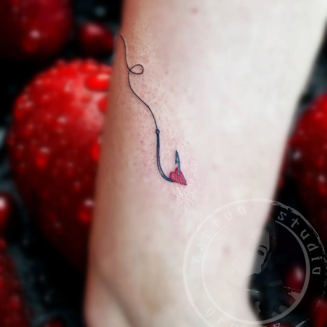 #Tattoo_Studio_Grunge #Tattoo_Studio_Grunge #tattooschmetterling #tattoouhr #tattoobadmergentheim #tattoopartner #tattooкрючок