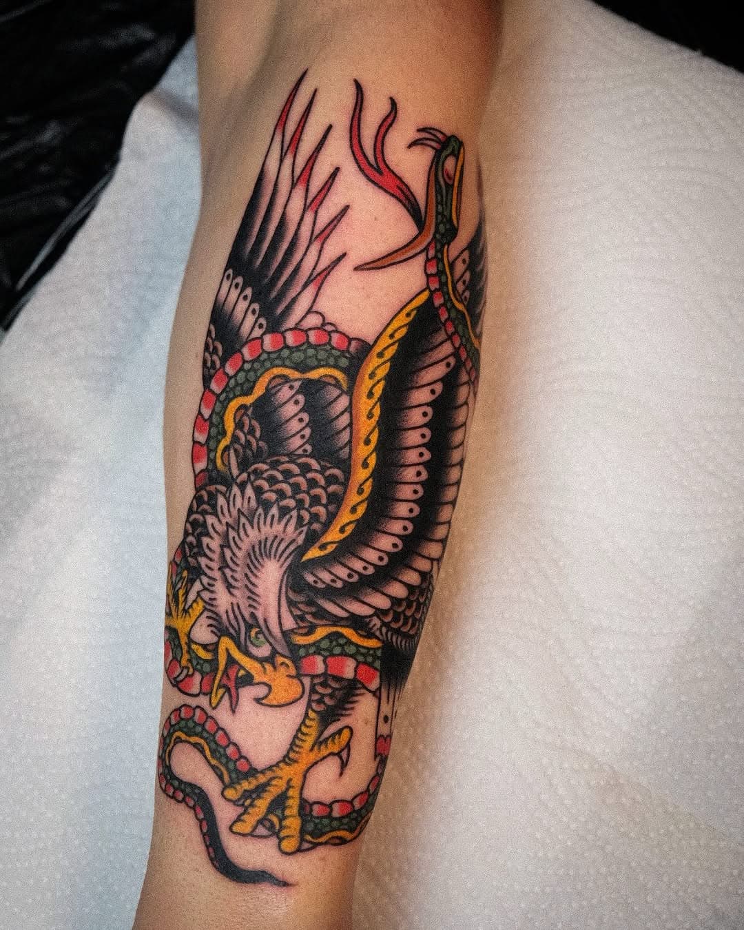 A Classic for Schubi. 

#eaglevssnaketattoo #berlintattoo #hamburgtattoo #mannheimtattoo #tradtionaltattoo