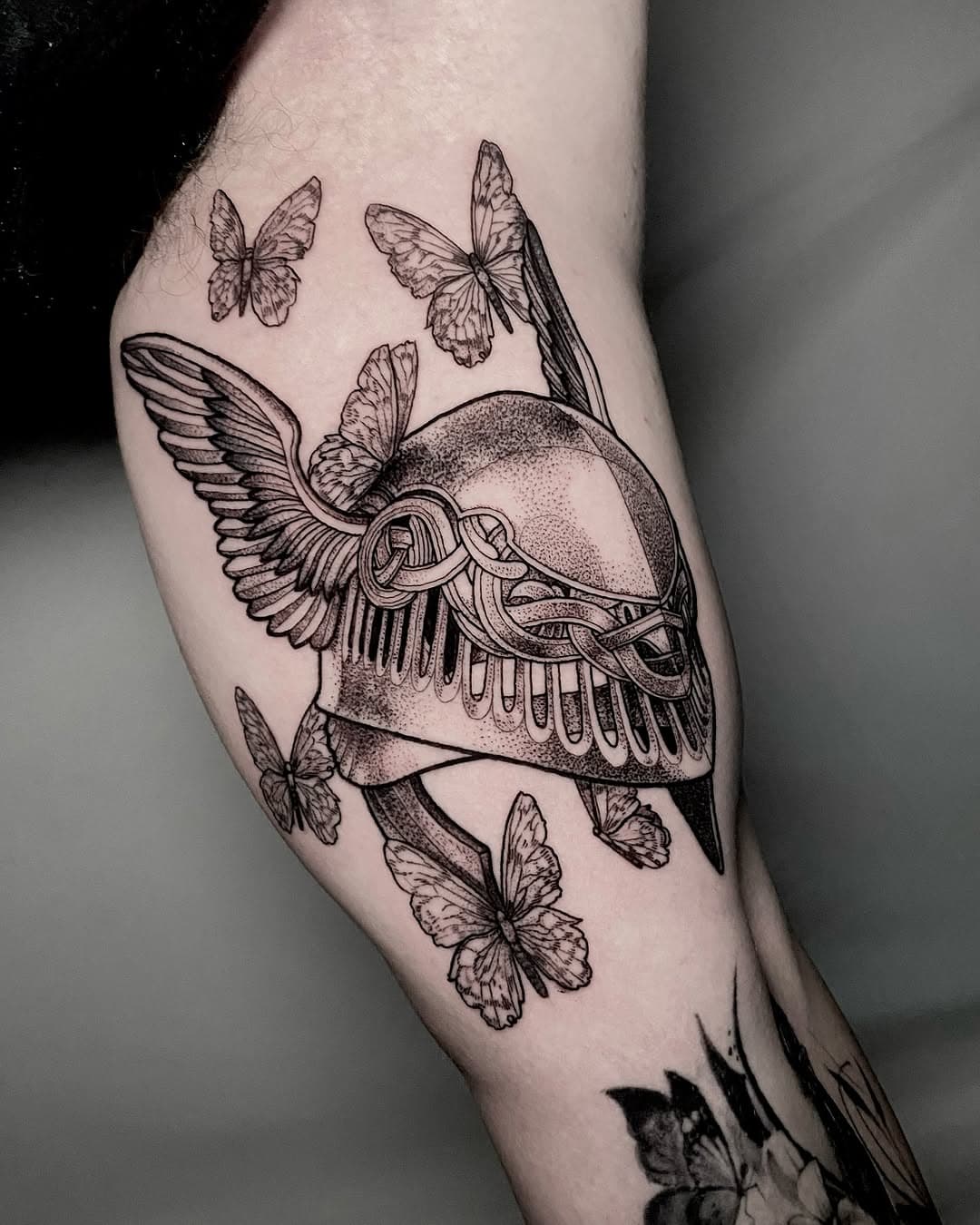 I had SO MUCH FUN WITH THIS. 

Gimme all the fun fromsoftware tattoos! A reminder that I am still booking customs for spring 🌼let’s do some cool nerd ishhhh!! 

Plus I hear NYC is beautiful this time of year 😜😜

Form is in my bio, let’s get something on the books 😙

#fromsoftware #fromsoftwaregames #malenia #maleniabladeofmiquella #eldenring #eldenringtattoo #tattoo #darksouls #nyctattoo #nyctattooartist #nytattooartist #nyc #nytattoo