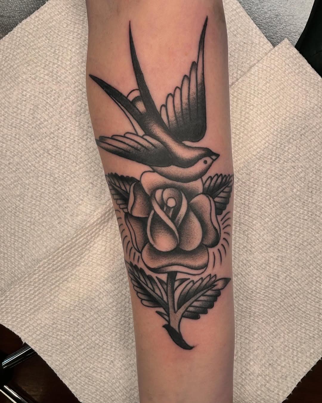 Thank you, Bonnie ❤️🌞
Appreciate you letting me make this for you!
BOOKING MARCH & APRIL- DM to get started 
Made @goodlucktattoosc Santa Cruz, CA
.
.
.
#santacruz #pleasurepoint #girlswithtattoos #traditionaltattoo #blackandgreytattoo #fun #california