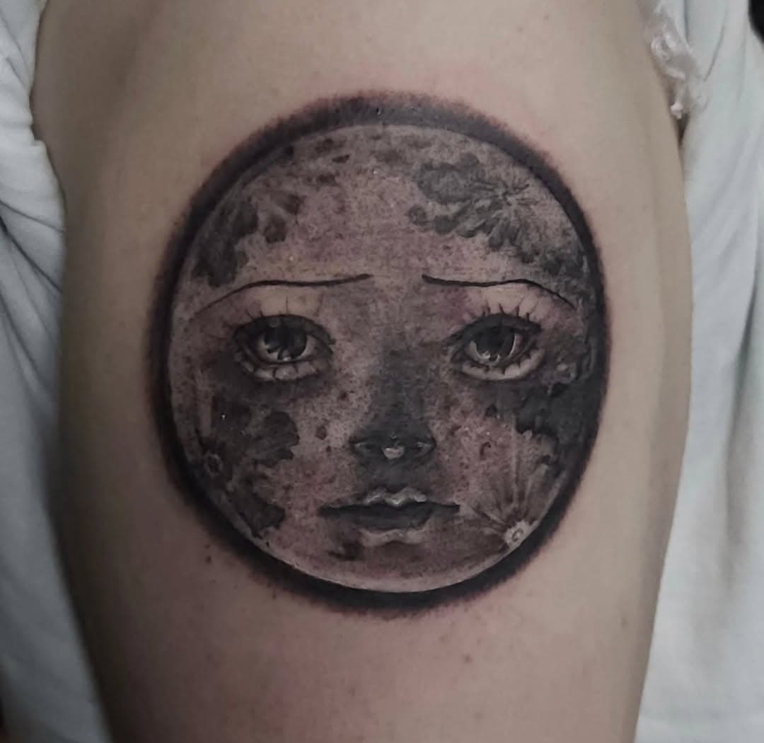 RACHEL - GLASGOW 
@rachelnugentart 

🌝 Moon Face 🌝