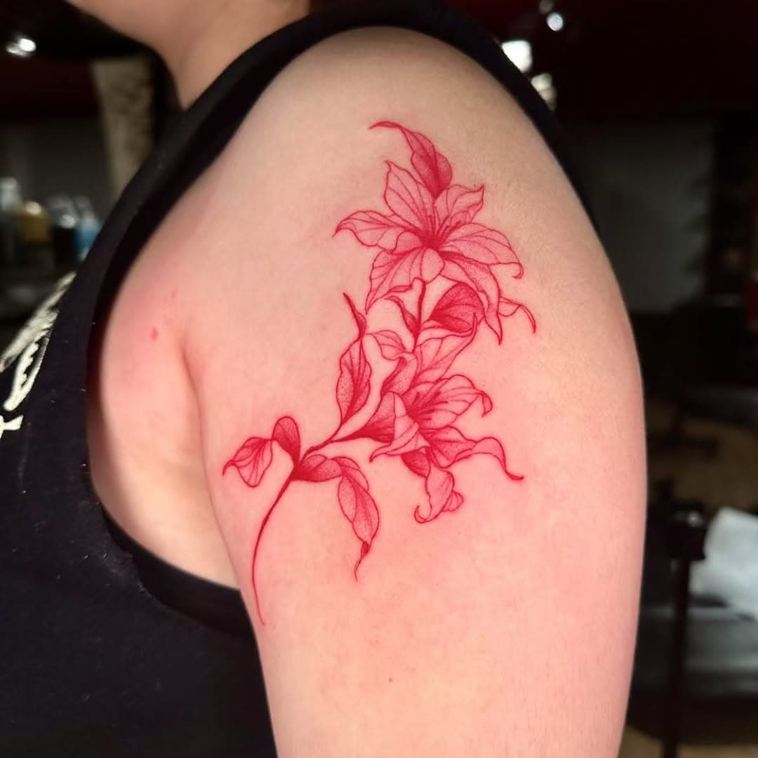 “Lilies blooming in red ink—a moment where tradition meets modernity.” Done by @doodoo.ttt 

#lilytattoo #lilytattoos #redtattoo #redtattoos #finelineworktattoo #finelinetattoo