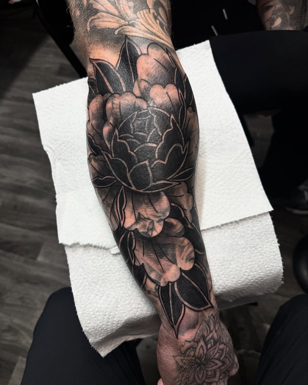 Blast over on some black and grey! Dm or email to book Tkennedyuk@gmail.com