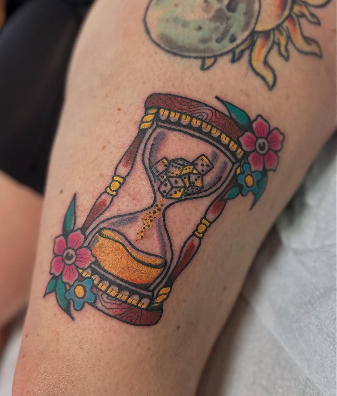 “but time and chance happened to them all” — custom project for Robin back in Montréal. Thank you for all the projects you brought my way ! 😌✨. 
.
.
.
#tattoos #tatuadoresdemontevideo #uruguay#tatuadorasuruguayas #montevideotattoo #tattoomontreal #funtattoosforfunpeople #pancakeflowerclub #tattooartist #artist #montevideotattoo #tattoolife #tattooing  #montevideo #funtattoosforfunpeople #tatuadoresuruguayos #montrealtattooartist #traditionaltattooers