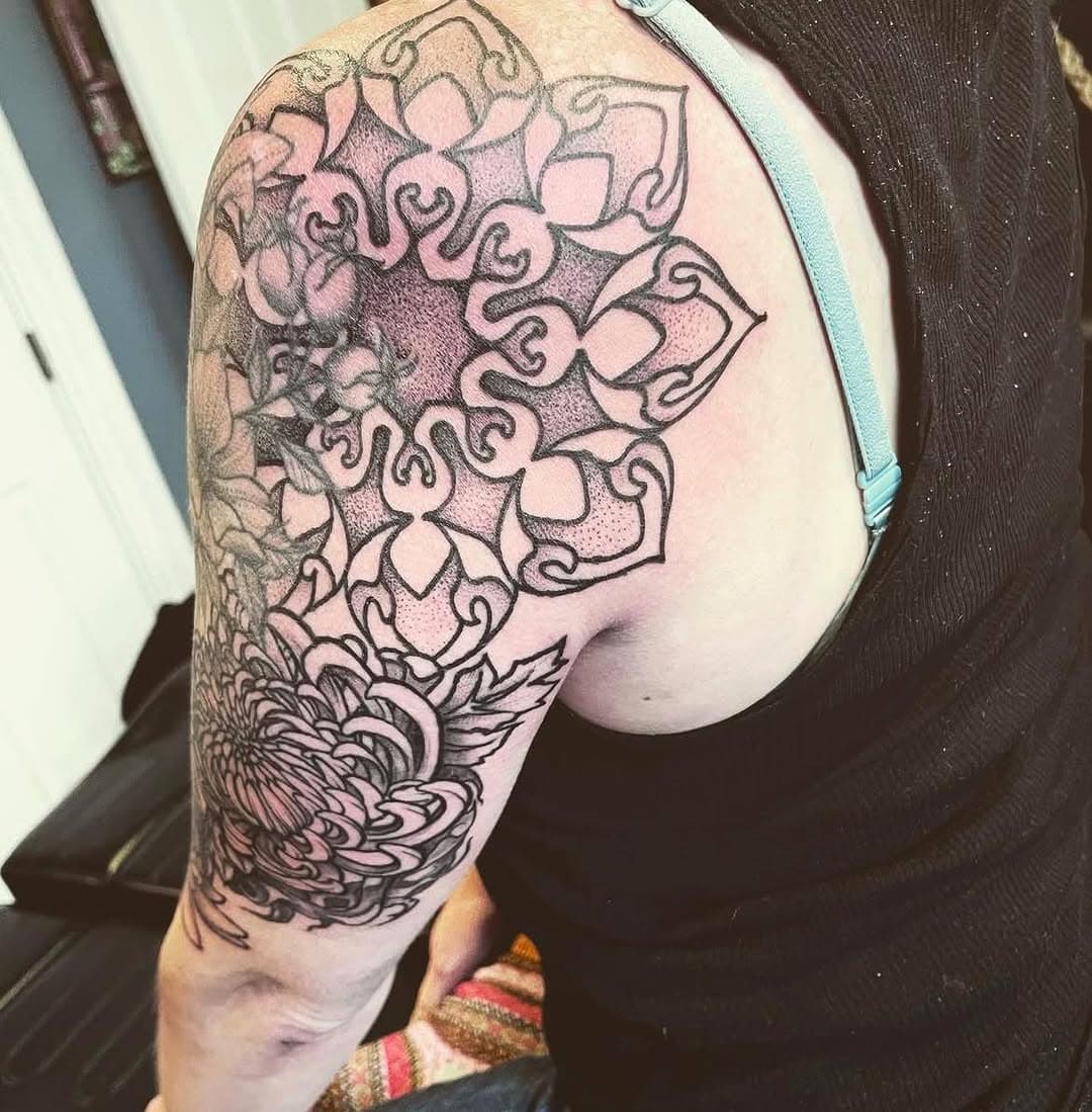 Mandalas and blooms.  #mandalatattoo #mandalatattoos #floraltattoo #blackworktattoo #blackwork #tattoo #tattoos
#tattoogoodness
 #tattoos #portland #pdx #pacnw  #inkcraft #portlandtattooartists #tattoooftheday 
#instagood  #birdbrainpdx #portlandtattoospecial #portlandtattoos #pdxnow #portlandarts #pdxart #supportlivingartists