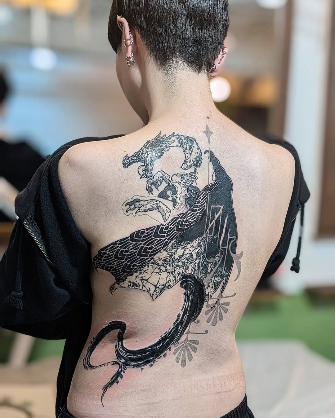 - Dragon lady -
Strength and devotion 
Done @third.home.tattoo TOKYO
It's been ages since the last time I did the dragon project! 
It was actually quite fun finding a way how I could realize this dragon project in my take :)
Now booking....
BERLIN : May - July
Please send me an inquiry via e-mail 🐰
doodlingblue.eri@gmail.com 

#tattoo #タトゥー #tokyo #illustration