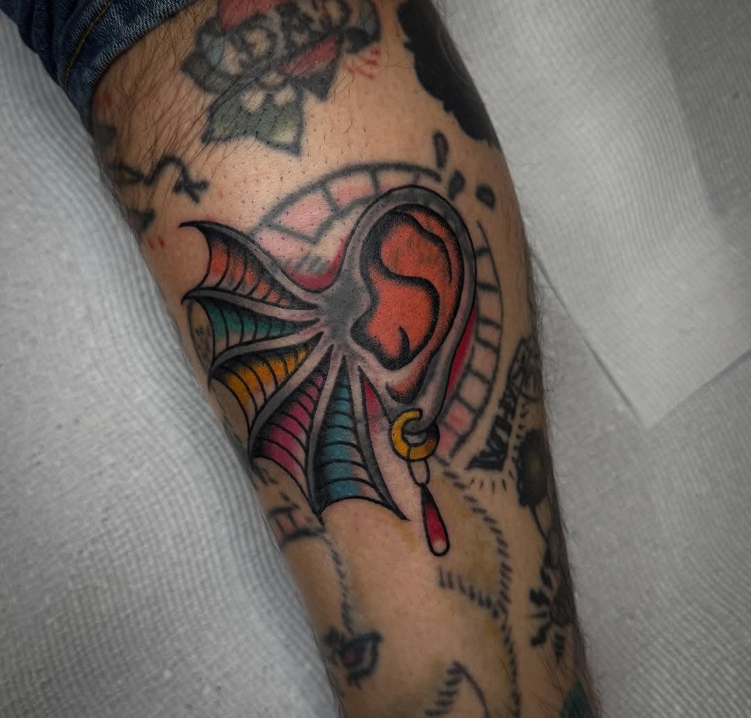 from my flashbook for @robothunders as part of a trade. be like Robo, get the weird stuff ✨✨✨

done @hellraiser.tattoo 

#traditionaltattoo #blackacidtattoo #cryingpanthertattoo #colognetattoo #classictattoo #simonschuberttt