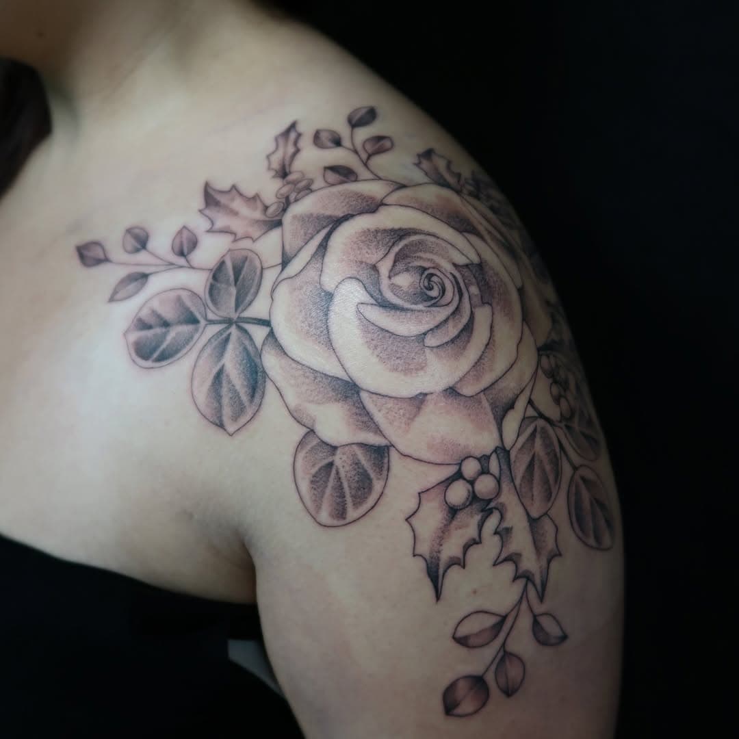 Shoulder cap from a while back on Rebecca 🖤
•
•
•
•
#tattoo #floraltattoo #ladytattooers #tattoos