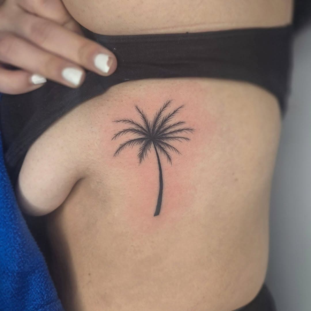 LA = PALM TREES
.
.
.
#palmtreetattoo #finelinetattoo #ribtattoo #tattoo#losangelestattooartist