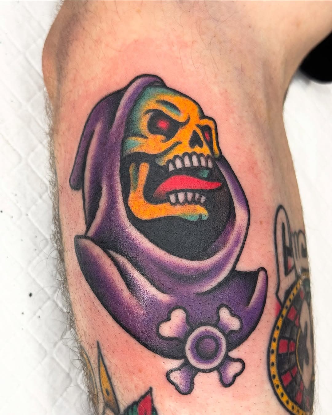 You terrible tatt brained troglodyte NYAH!!!
Skeletor from the flash for Kane.
Alway a great day when I get to tattoo anything He Man related.
Made at @freestyletattoostudio 
＊
＊
＊
#heman #skeletor #hemantattoo #motu #mastersoftheunivers #hemanmania #traditionaltattoo #canberratattoo