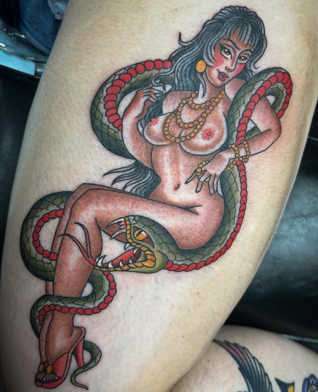 Snakes & Ladies? We Got You Covered ✅
🐍 Another Powerful Tattoo From The One & Only @streetertattoo🌈