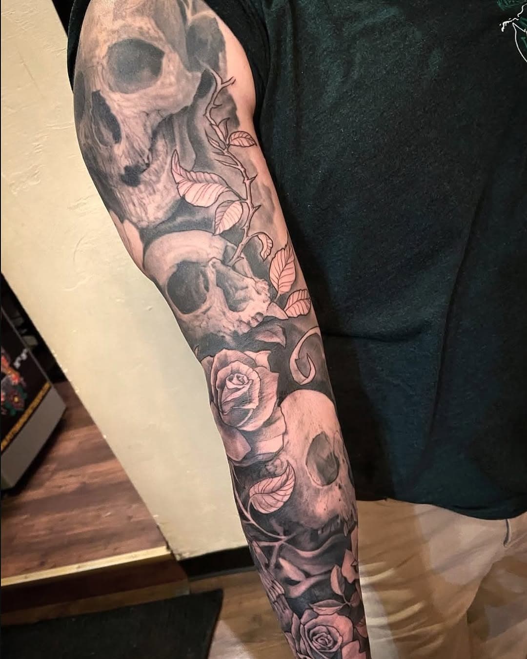 You can never go wrong with skulls and roses!
Sleeve in progress by our own @tonyurbanek .
DM to book your next tattoo at one of our 2 locations:
@wexfordtattoocompany 
@inkadinkadoo_tattoo 
🥂