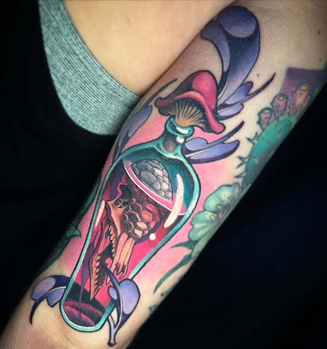 Potion bottle gap filler for one of the coolest gals around, Lisa! She requested “something witchy” to fill this space, and this is where we landed. Anyone who can tell me what kind of skull this is shall receive a dark blessing ✨🖤✨

#acestattooabq #potiontattoo #witchytattoo #skullinabottle #flowerhead #flowerheadart #albuquerquetattoo @blackclaw @fusion_ink @chromatattooink @cheyenne_tattooequipment @bishoprotary @goodjudy.ca