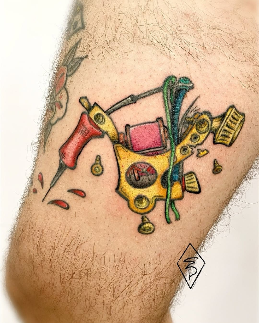 Tattoo machine by @miguenstattoos on the leg of our apprentice @tattoosbygench.

To book in either send us email or go through our website!

broadwaytattoosyd@gmail.com

#broadwaytattoo #Sydneytattoo #traditionaltattoo #sydney #tattoo #tattooartist #bodyink #innerwest #tattoosontattooartists #colourtattoo #tattoomachine