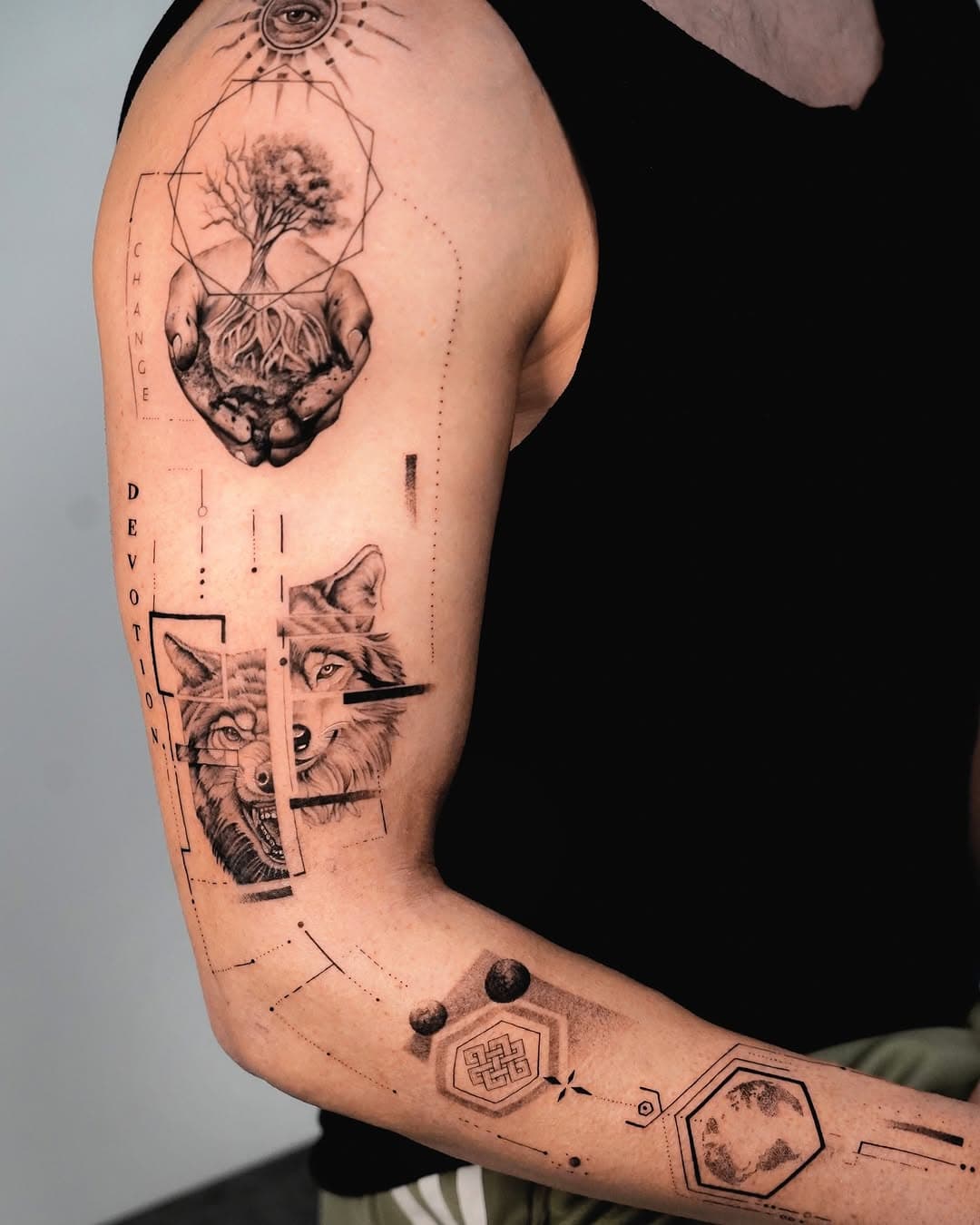 • D e v o t i o n •

Ein sehr harmonisches und minimales Concept-Tattoo 
Wir habe es entwickelt auf Grundlage seiner persönlichen Geschichte.
Erfahrungen, Erlebnisse, Themen und persönliche Entwicklungen sowie die eigenen Werte fließen mit ein.
Seit ihr neugierig, ich Starte meinen Prozess mit einem persönlichen Video call über meine Webseite 👈
 www.Concept-Tattoo.de 👈

#concepttattoo #finelinework #linetattoodesign #linetattoos #geometrie #geometrictattoos #wolftattoodesign #blackandgreyrealism #nrwtattoo #kölntattoo #freshfeedback