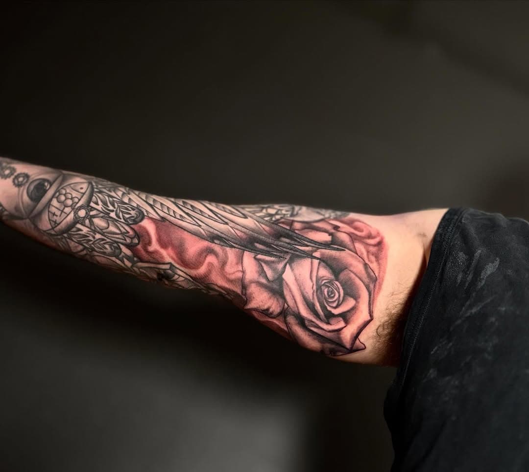 The old rose and smoke filler for this bicep. Thanks for looking! #goldfinchtattoocompany #tattoo #tattoos #tattooed #tattooshop #rose #rosetattoo #cny #upstate #upstateny #315 #607 #syracuse #syracuseny #baldwinsville #baldwinsvilleny #tattooedmen #tattoosnob