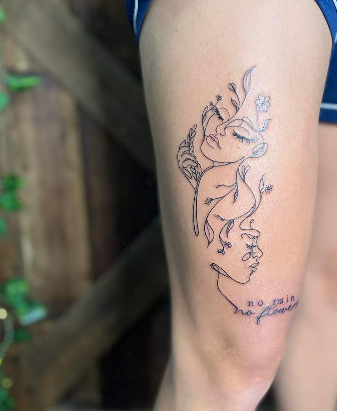 Flowy continuous line piece by Taryn.
@mothladytattoos
.
.
.
#tattoo #tattooart #tattooartist #tattooist #vancity #vancitytattoo #inked #tattooink #inkwork #inkart #bodyart #bodytattoo #tattoodesign #tattooideas #tattooinspiration #vancouvertattoo #langleytattoo #surreytattoo #feminintattoo #linetattoo #scripttattoo #cutetattoo #flowtattoo #lineworktattoo