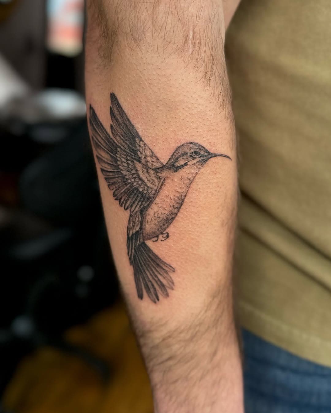 This one was so fun to work on! Now I’ve got a hankerin’ for more realism 😈
.
.
.
.

#tattooartist #honesttogoodnesstattoo #tattoo #grandrapidstattoo #tattooideas #art #michigantattooers #michigantattooartist #hummingbird #realism #semirealism #blackandgrey