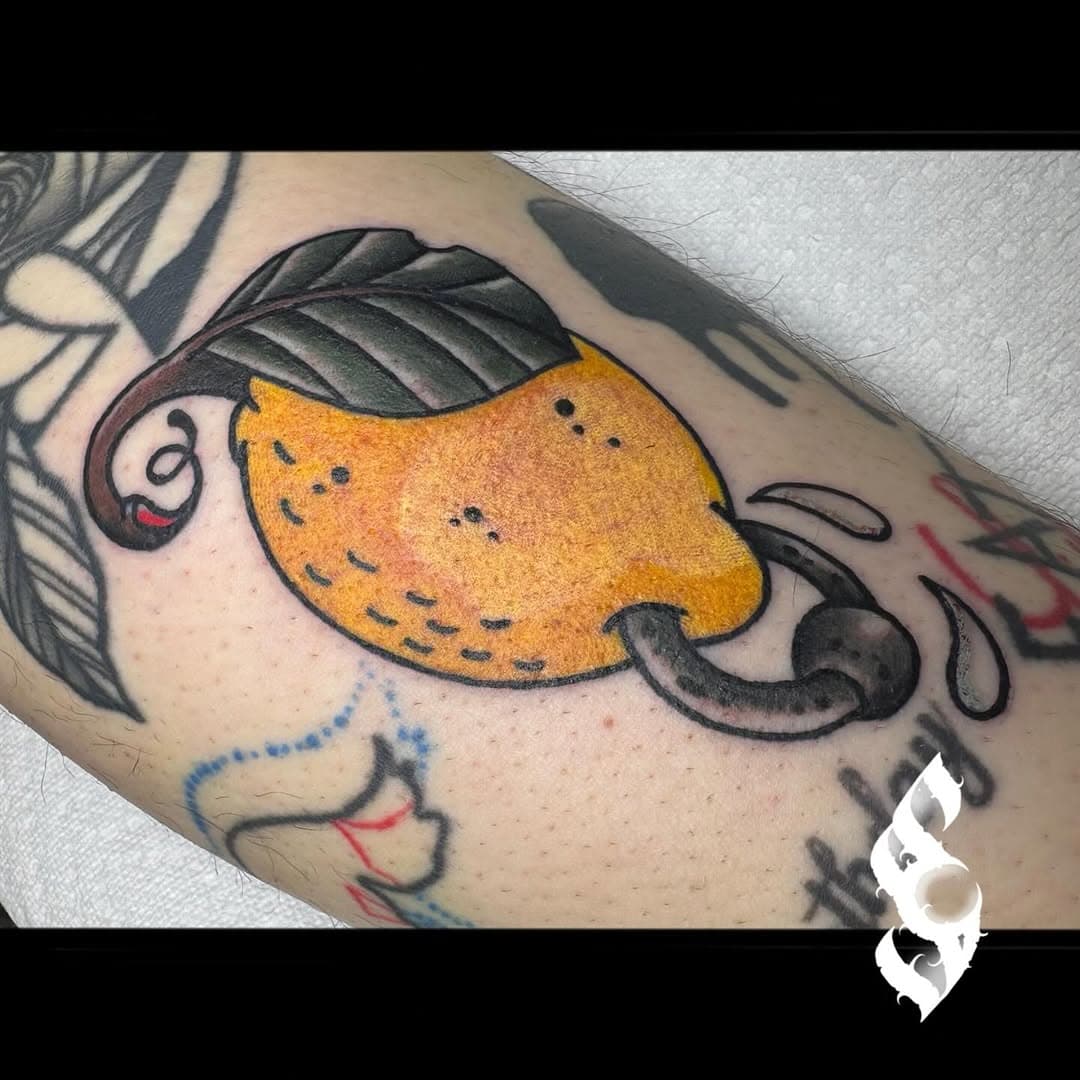 🍋 L E M O N 🍋 I was so stoked to do this one! It’s more of a iykyk type piece so the only thing I’ll give a hint about on it is if you’ve been in this career field long enough in Tennessee and surrounding states more than likely you’ve received this phone call. I really hope someone understands the reference 😅 #lemontattoo #colortattoo #legtattoo #fruittattoo #foodtattoo #iykyk #allegoryblak #allegoryink #eternalink #worldfamousink #kingpintattoosupply #nostalgia #icontattoo #icontattooandpiercing #icontattoonashville #nashvilletattoo #nashvilletattooartist #tennesseetattooartist