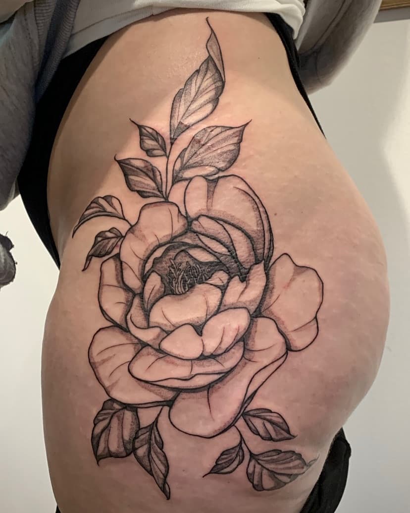 What a beautiful day today! There was nothing but good vibrations and my amazing client was so tough & relaxed at the same time, making it really easy for me to work through this sweet peony tattoo. Muchas gracias, my lovely Jenny! ♥️ swipe for more pics & a video