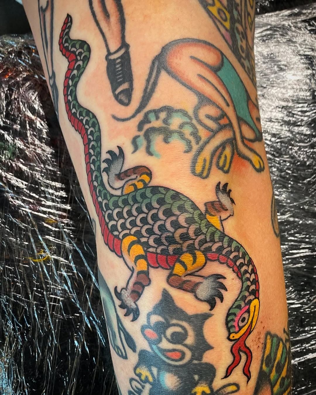 Lizard elbow gap filler for Kat, thanks for getting tattooed.
Swipe to see a bunch of *healed* ones.⬅️⬅️⬅️
🦎💪🏻🦎💪🏻🦎💪🏻
To book a tattoo, DM me on here. Thanks.