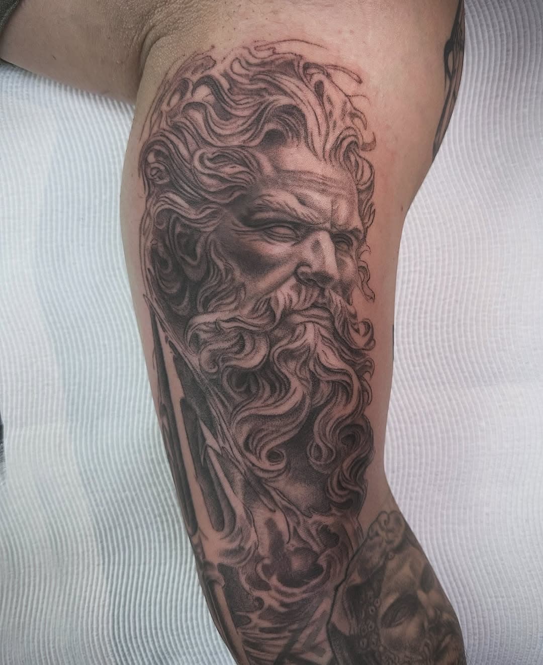 “🌊✨ Poseidon has risen! Here’s my latest detailed tattoo design, inspired by the mighty god of the sea. From the flowing beard to the trident, I’ve poured every detail into this one. I’d love to hear your thoughts on this mythological piece!

If you’re looking for a custom tattoo, feel free to DM me – I’m currently taking appointments. Check out more of my work at @t.a.republic.  #PoseidonTattoo #TattooArt #MythologyTattoos #DetailedTattoos #OceanTattoo #TridentTattoo #TattooArtist #InkedUp #TattooCommunity #TAToosOfInstagram