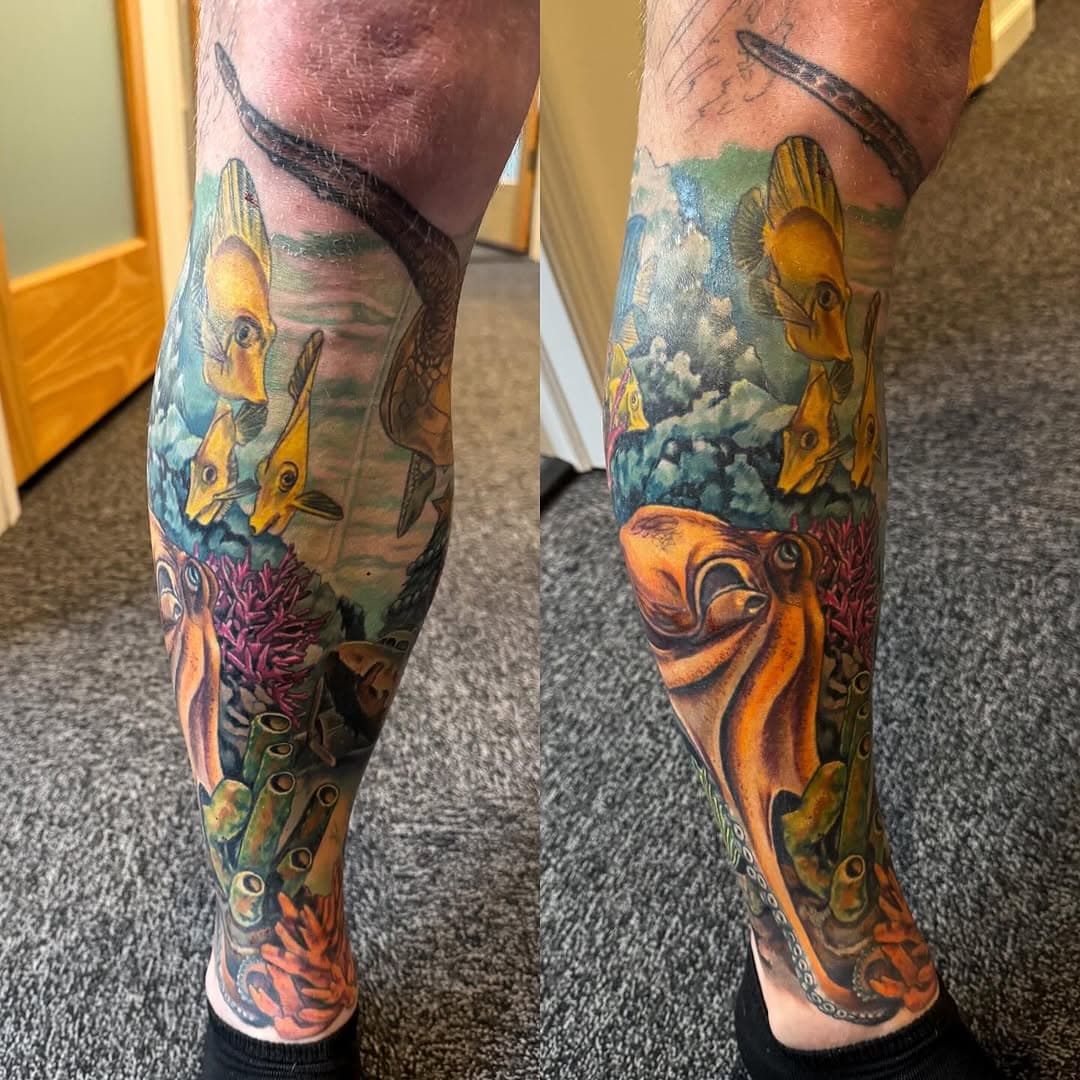 Here are some still shots of Lyle’s sea life lower leg sleeve  #legsleeve #sealifetattoo #underwatertattoo #sealife #naturetattoo #tattooedmen #tattoosformen #legtattoo #southjerseytattoo #njtattoo #njtattooartist #ladytattooer #femaletattooartist