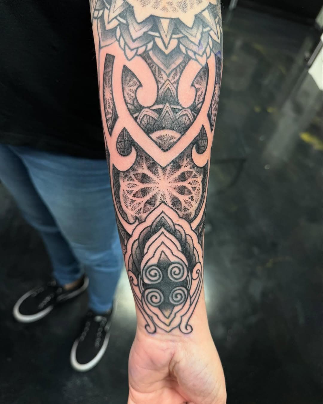 We added on @mamatimesthree  arm  the other week. 

#michigantattooer #michigantattooartist #hellorhighwatertattoo #mittenmade #geometrictattoos #blackwork #dotworktattoo #mandalatattoodesign #mandala #stipple #sleevetattoo #nilesmichigan #downtown #mittenmadetattoos #geometrictattoo #geometricsleeve
