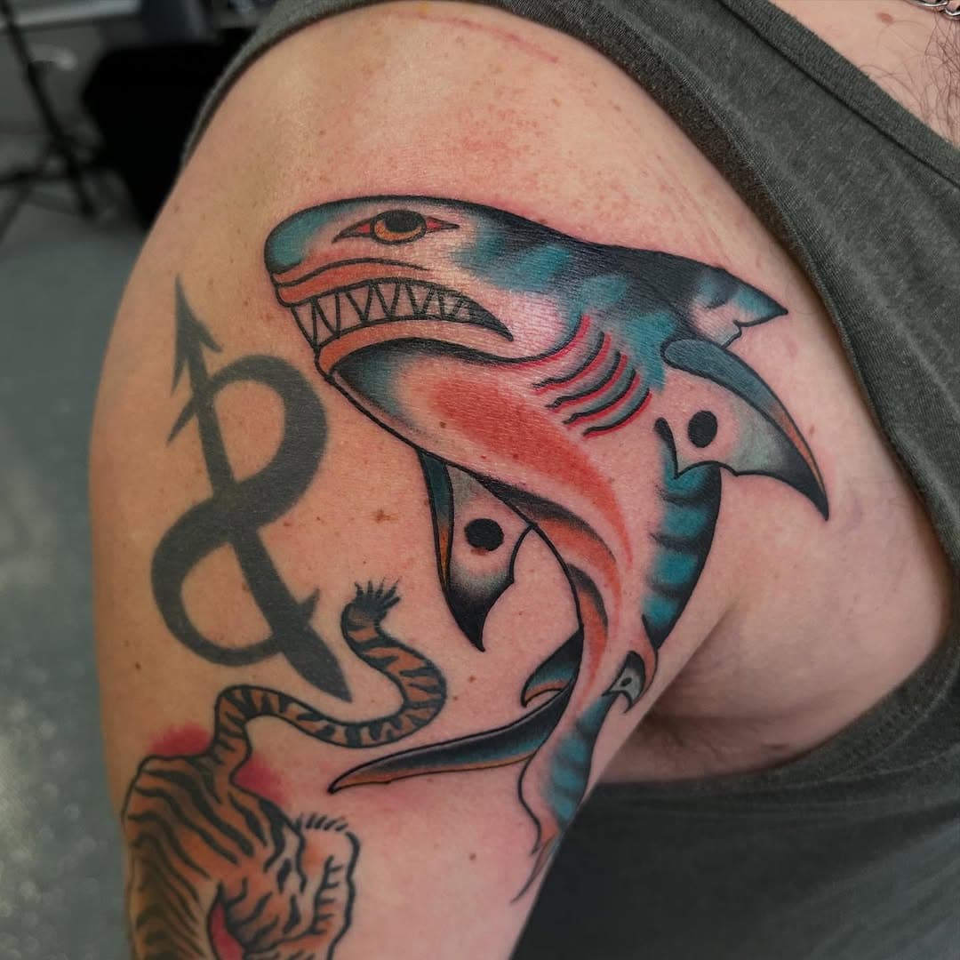 Good fun on a good fella, thanks Wade

Always keen to tattoo sharks, please ask me for all your shark related tattoo needs!