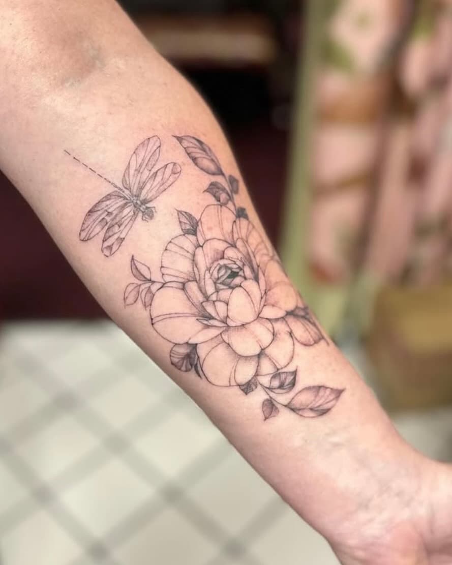Custom flower and dragonfly made by @tattoo.kacy03 @oxygentattoos #peony #dragonfly #finelinetattoo