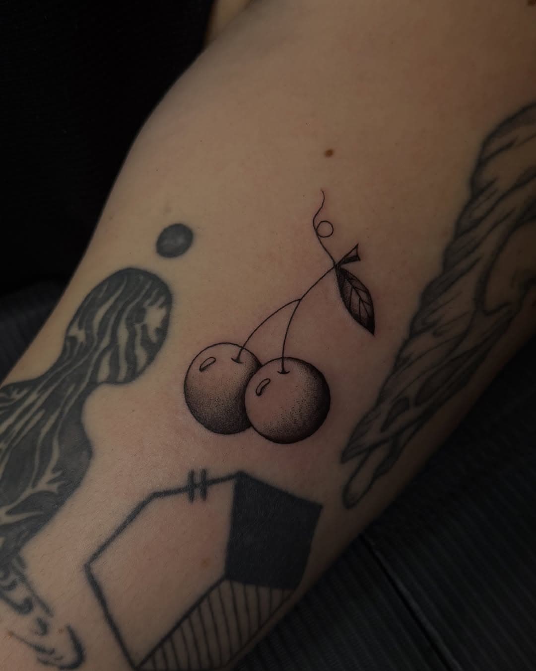 little mini for Maia! 
always happy to tattoo your projects big or small!! dm for appts in March! 
.
.
.
.
.
.
.
#tattoo#tattoos#minitattoo#smalltattoo#cherrytattoo#classictattoo#traditional#traditionaltattoo#blackwork#flash#flashtattoo#nelson#nelsonbc#vancouvertattoo