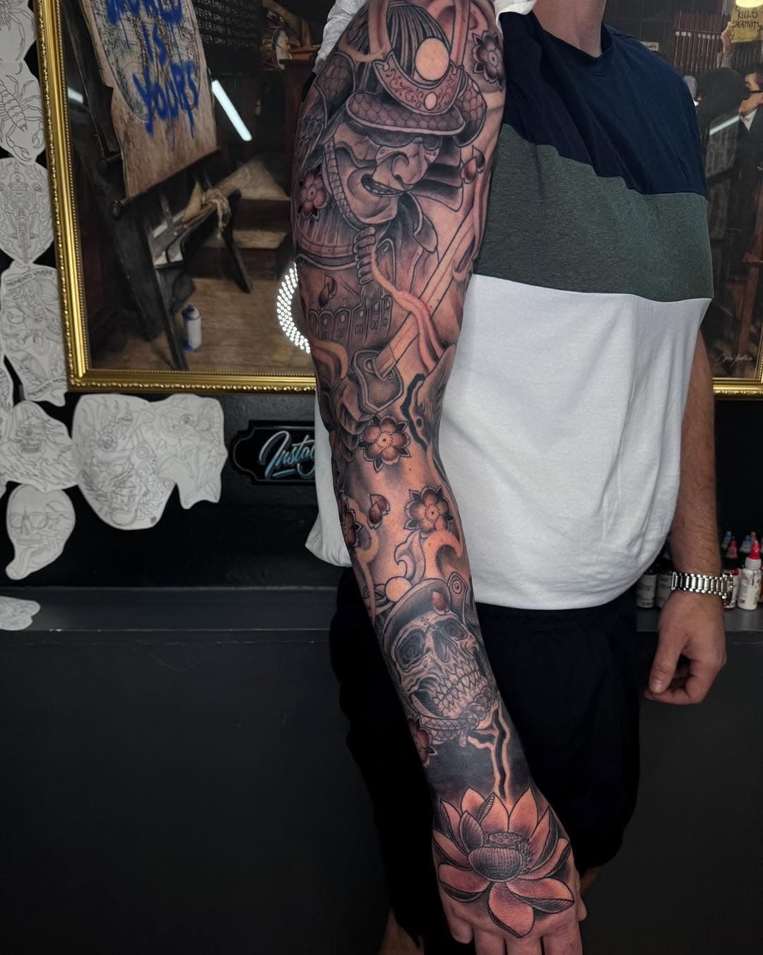Japanese sleeve finished off with a lotus on the hand! 

Dm me for bookings! 

#blackwork #japanesetattoos #ink #irezumitattoo #dragonflag #tattoolife #horimono #dragon #artistsoninstagram #oriental #japanesetattoo #dragonlove #tattooart #inked #dragontattoo #dragonart #colortattoo #iruzumi #draw #tattooideas #creaturedesign #japanesetattoodesign #dragonkhan #tattoos #hannyatattoo #tattooed #neotraditionaltattoo #dragonsofinstagram