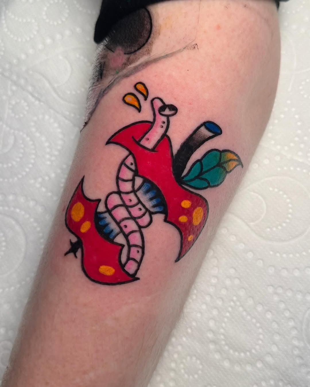 Larry the London worm for Aimee the Aussie! I imagine he has a cockney accent & loves Eastenders. 

Picked right out of the books, thanks sm Aimee 🍎🪱💖

🗓️ Booking for: February & Beyond • London UK/ BERMUDA MARCH/APRIL @hightidebda 

🔗 Link to Book an appointment in bio
🌻 home base: @kingscrosstattoo
💖 custom requests welcome
🎱 100’s of flash designs in FLASH highlight

💌 DM me or email info@kingscrosstattooparlour.com for more info or to begin the booking process 🪄

🌈🤡💅🏻 Interested in having this clown in your city? Get in touch for guest spots. 

☻

#worm #wormtattoo #appletattoo #cutetattoo #kitschy #traveltattoo #traditionaltattoo #veganlondon #queerlondon #bright_and_bold #londontattooartist #londontattooers #londontattoo #qttr #queerartist #queertattooartist #vegantattooartist #permanentdaydreams #permanentdaydreamstattoo