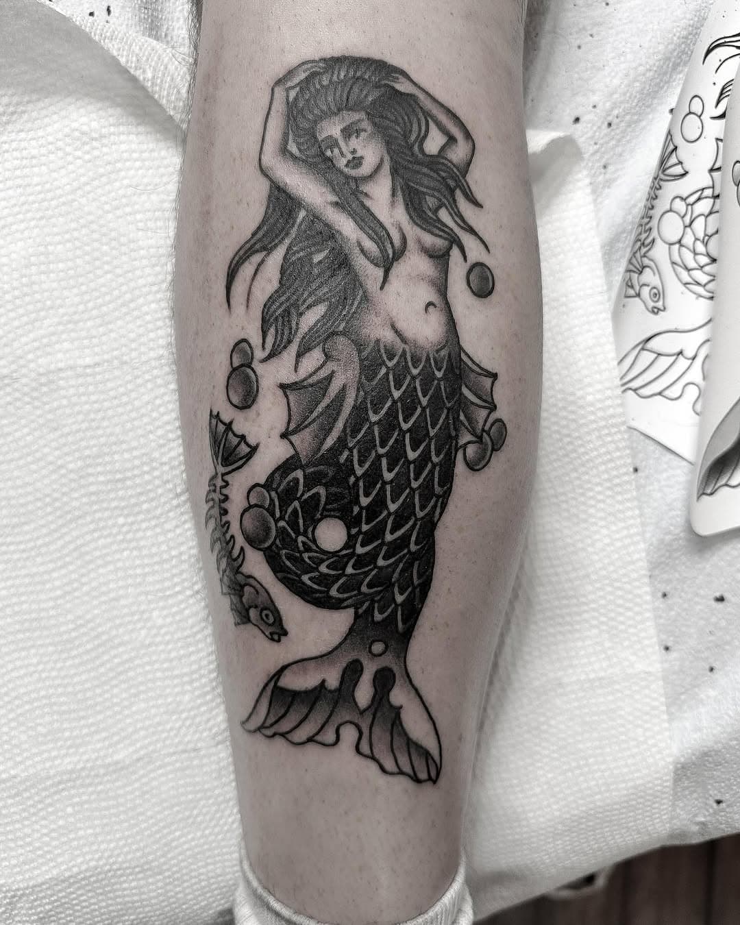 la sirena ! too book appointments head over 
WWW.SIMONVELEZTATTOO.COM or contact @threekingstattoo directly