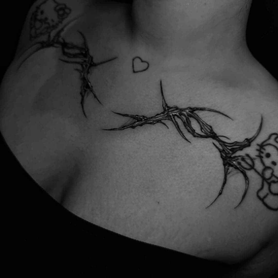Thorny vines for Veronica’s collarbones done the other day.