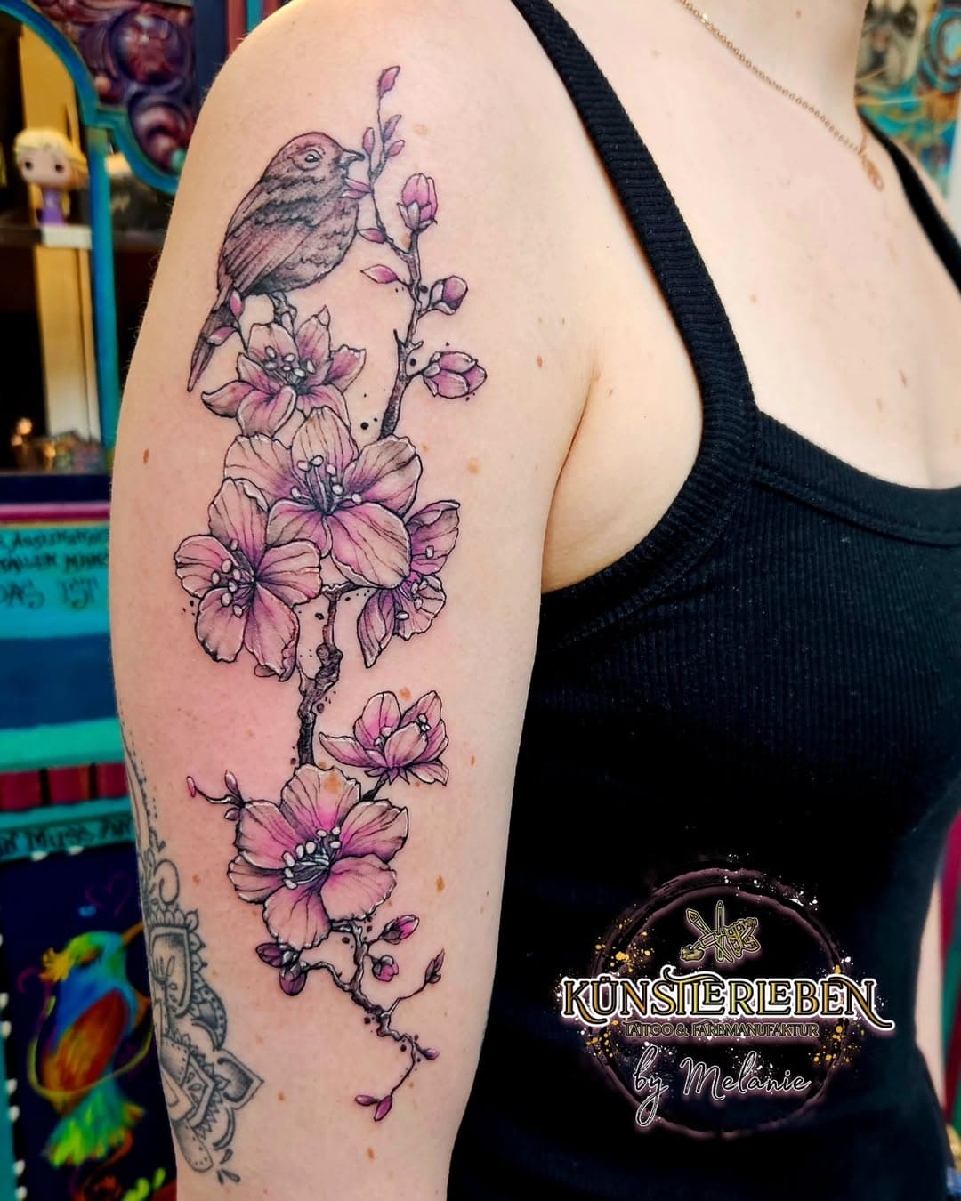 So ein schöner Platzfüller🤩❤️✨️
Von Herzen Danke ❣️
🌸
Anfragen über WhatsApp 015750999895
🌷
Terminvergabe über 📧 kuenstlerleben.hannover@gmail.com 
🌺
#flowertattoo 
#hannoversüdstadt 
#tattoooftheday 
#tattooart 
#germantattooers 
#girltattoo 
#tätowierungen 
#tattoogirl
#thankful 
#tattooedgirl
#soulhealing
#tattooartist 
#hannovertattoo 
#hannover  #kuenstlerlebentattooundfarbmanufaktur 
#inkedgirl
#tattoo 
#ink 
#inked 
#hannover
#artwork 
#blackandgreytattoo 
#femaletattooartist 
#hannovergirl 
#lovestory 
#birdtattoo
#cherryblossomtattoo 
#armtattoo