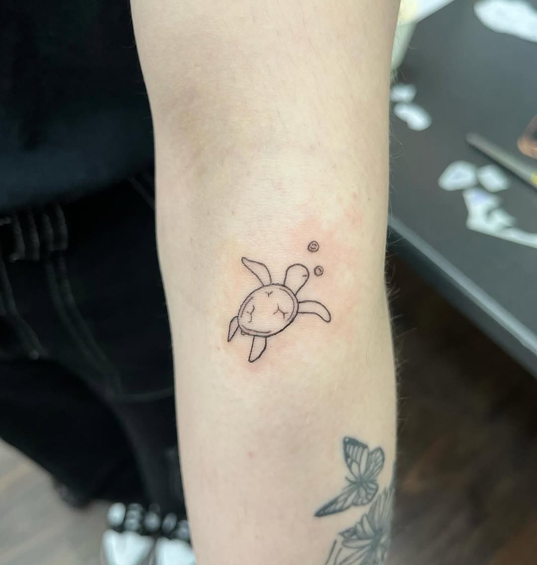 OBSESSED!!! With the teeny turtle 🐢😆 
.
#art #tattoo #turtle #tinyturtle #cute #turtletattoo #turtlepower #ladybug #rose #quote #blackandredtattoo #personal #meaningful #fyp #instagood #insta #simpletattoo #tattooapprentice #inksentialtattooaftercare⚓ #tattooartist